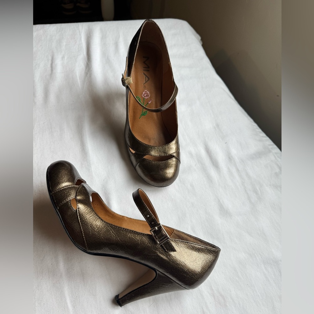 Y2K 90s Rare MIA Women's Mary Jane Bronze Pumps Size 6.5